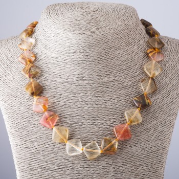 Collar de calcedonia en forma de rombos, longitud 47 cm, diámetro 14×14 mm