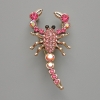 Broche-colgante «Escorpión» con cristales rosados, metal plateado 28×54 mm